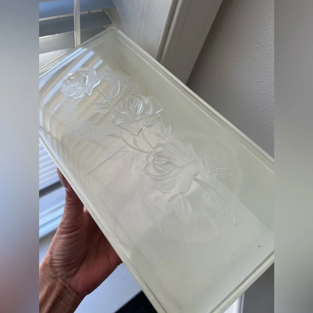 Vintage Wilson Wil-Hold Plastic Storage Box | White Embossed Roses